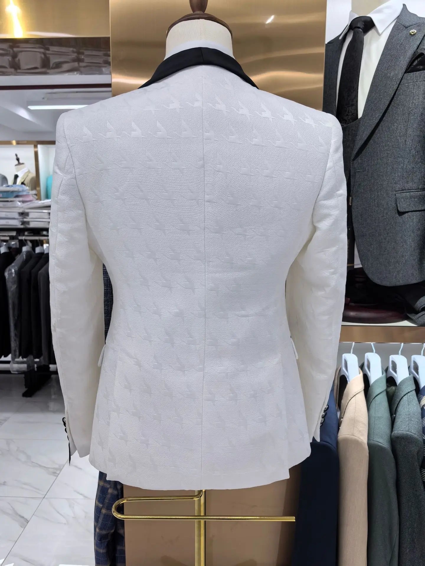 Article comforme à l'image, créez votre style en choisissant votre taille, couleur pour une satifaction parfaite!