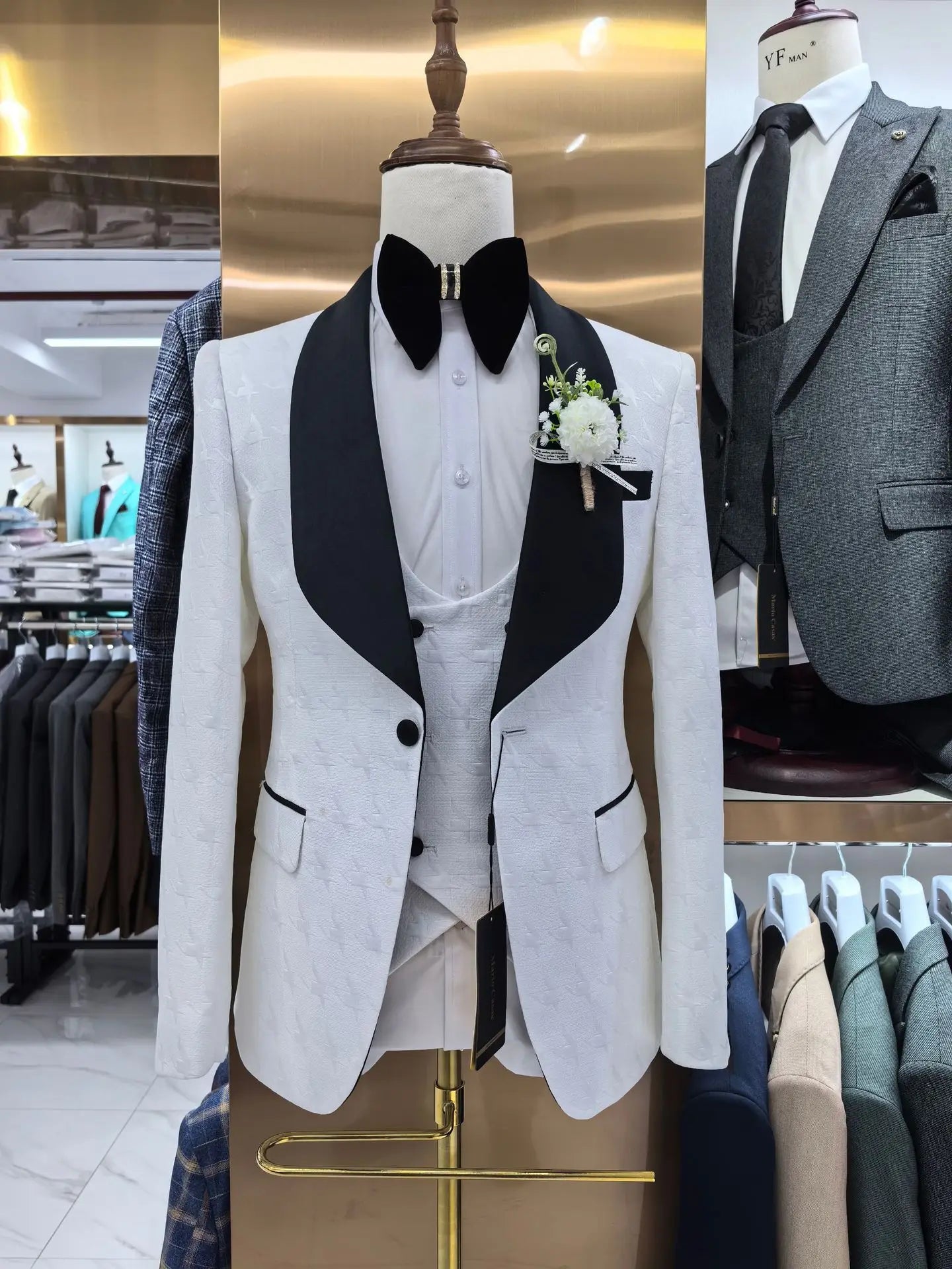 Article comforme à l'image, créez votre style en choisissant votre taille, couleur pour une satifaction parfaite!