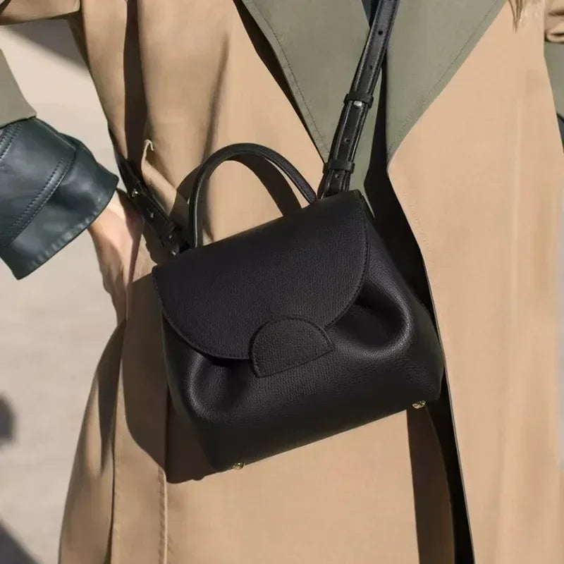 Article comforme à l'image, créez votre style en choisissant votre taille, couleur pour une satifaction parfaite!