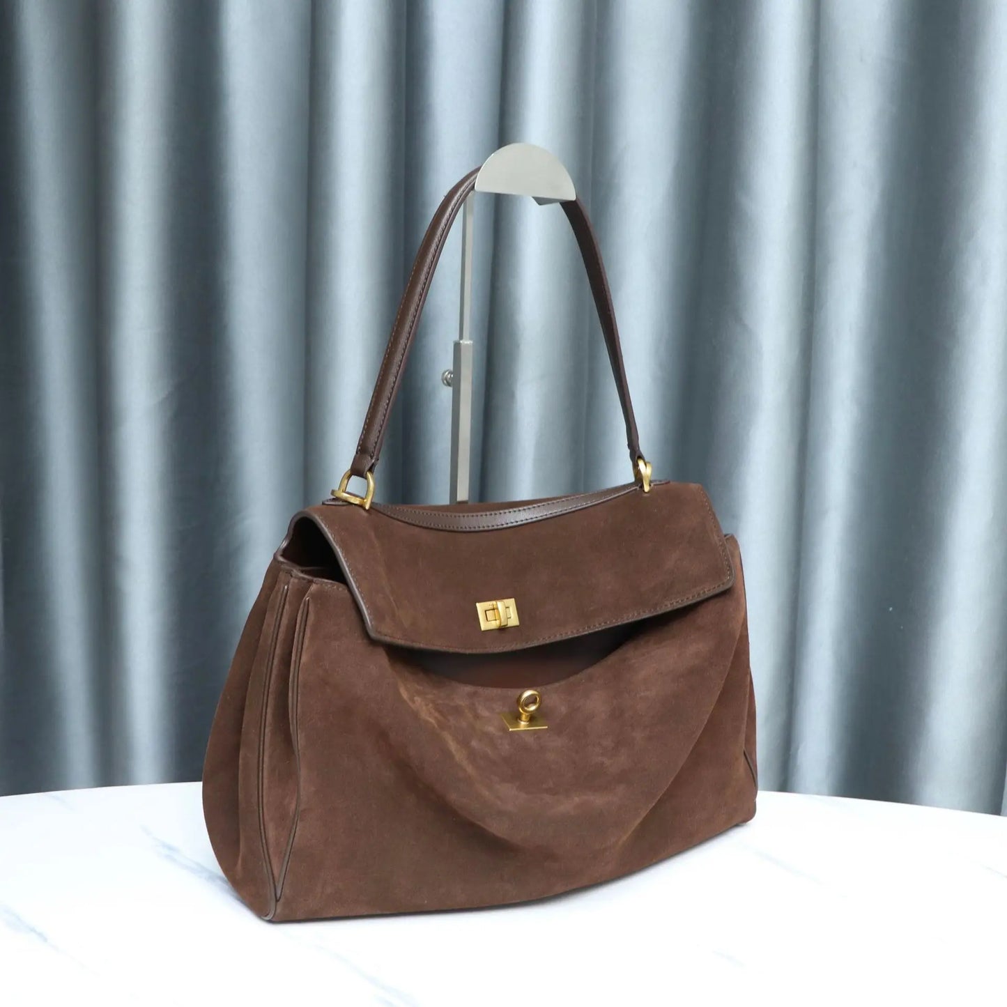 Article comforme à l'image, créez votre style en choisissant votre taille, couleur pour une satifaction parfaite!