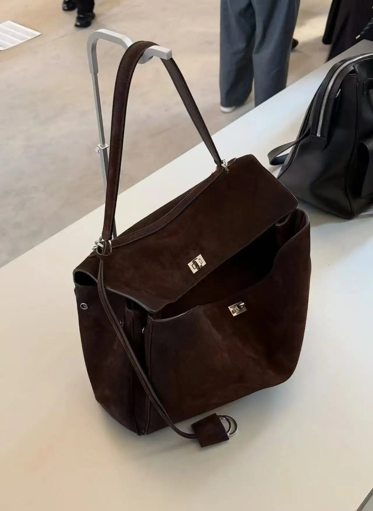 Article comforme à l'image, créez votre style en choisissant votre taille, couleur pour une satifaction parfaite!