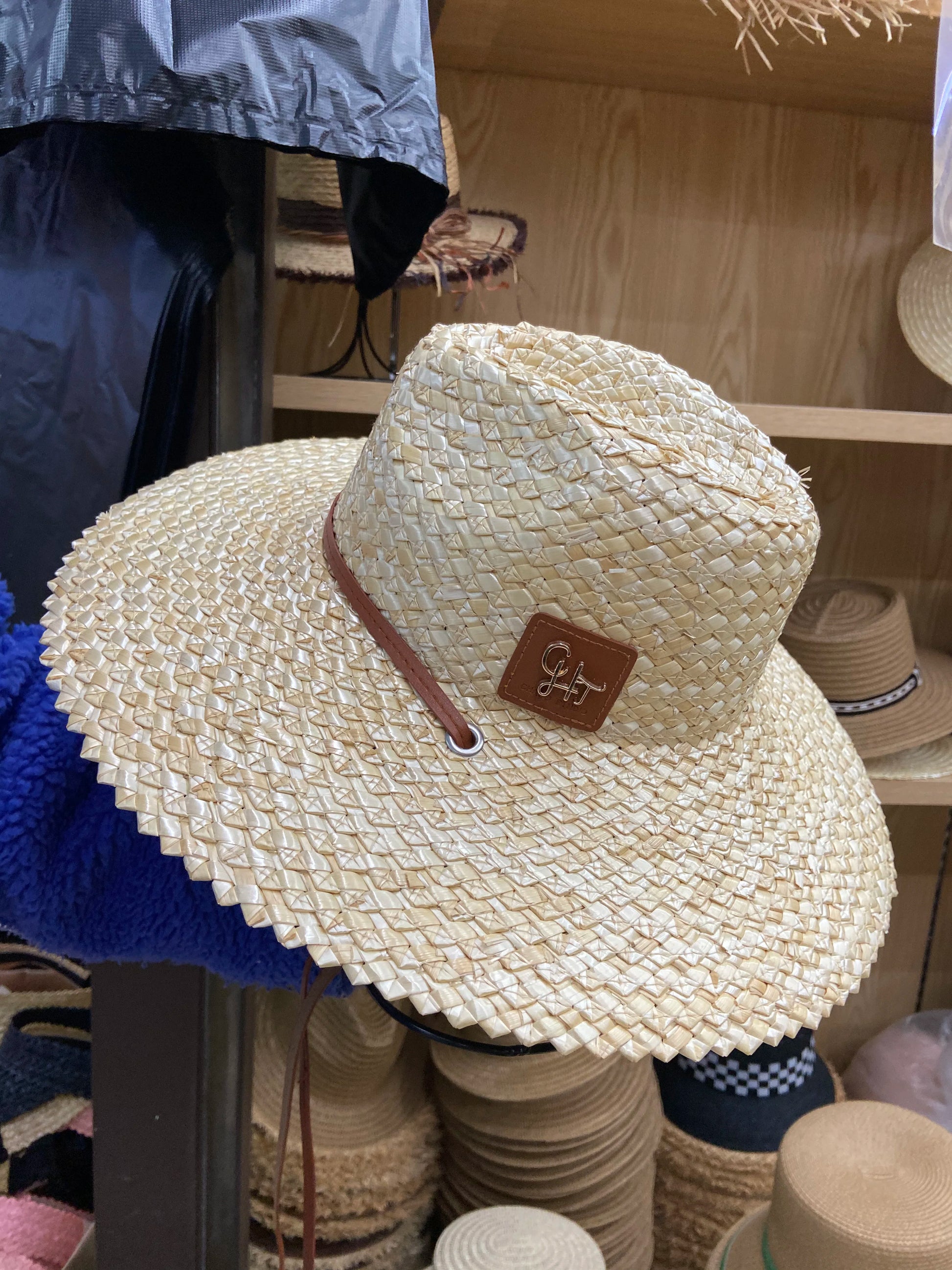 Article comforme à l'image, créez votre style en choisissant votre taille, couleur pour une satifaction parfaite!