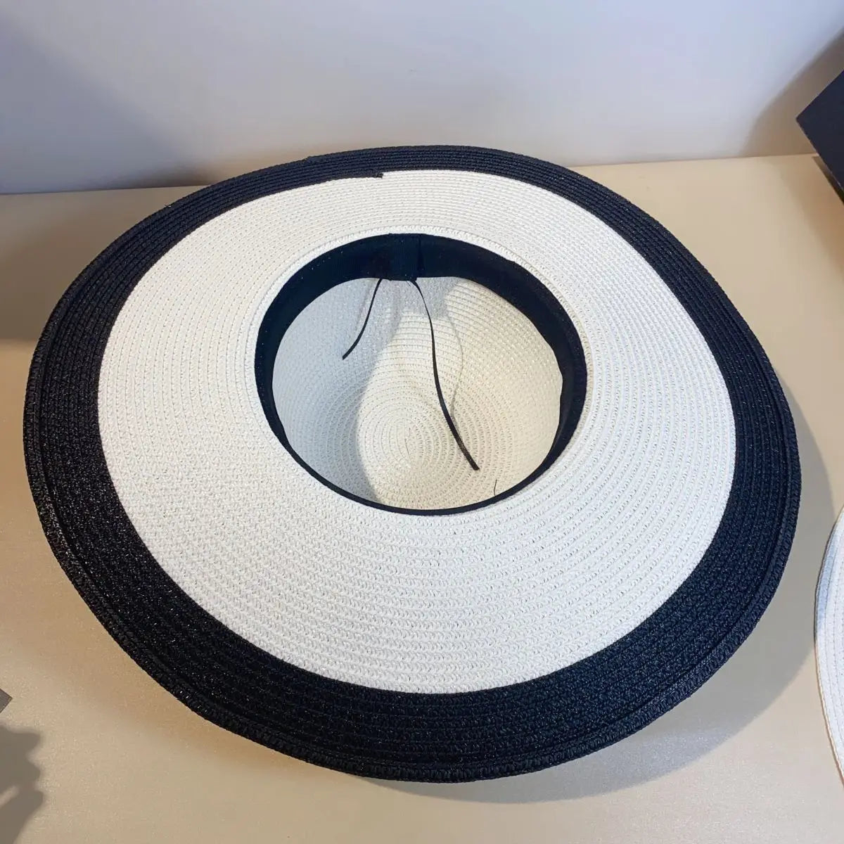 Article comforme à l'image, créez votre style en choisissant votre taille, couleur pour une satifaction parfaite!
