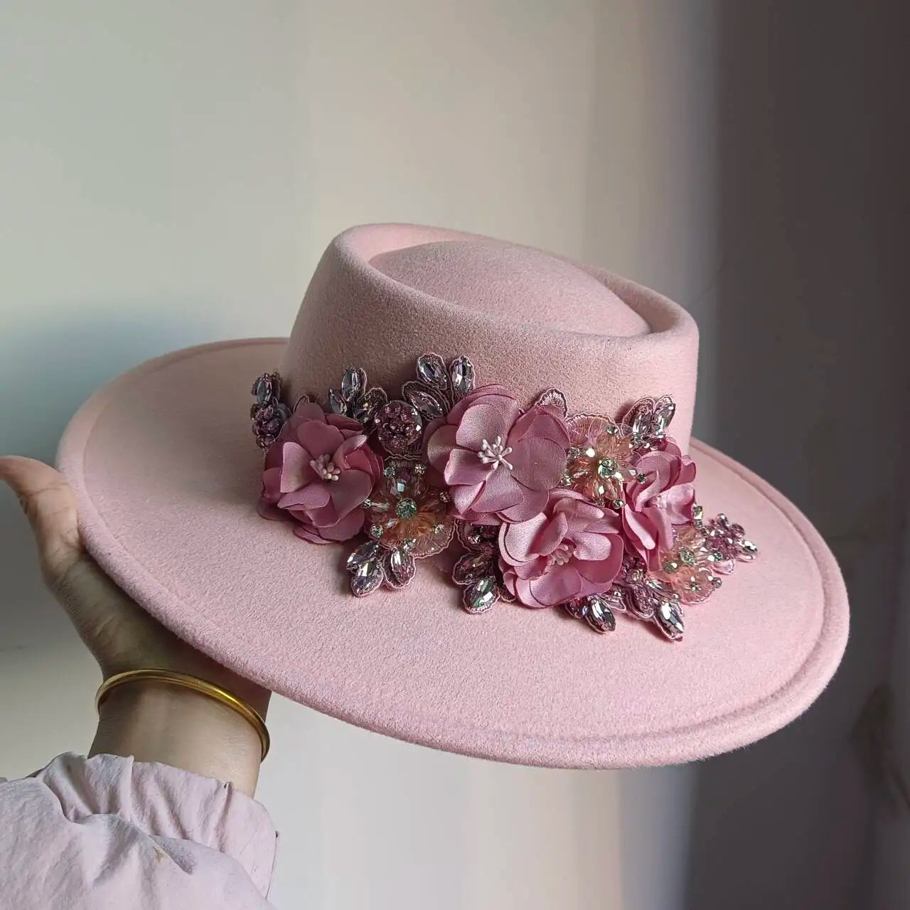 Article comforme à l'image, créez votre style en choisissant votre taille, couleur pour une satifaction parfaite!