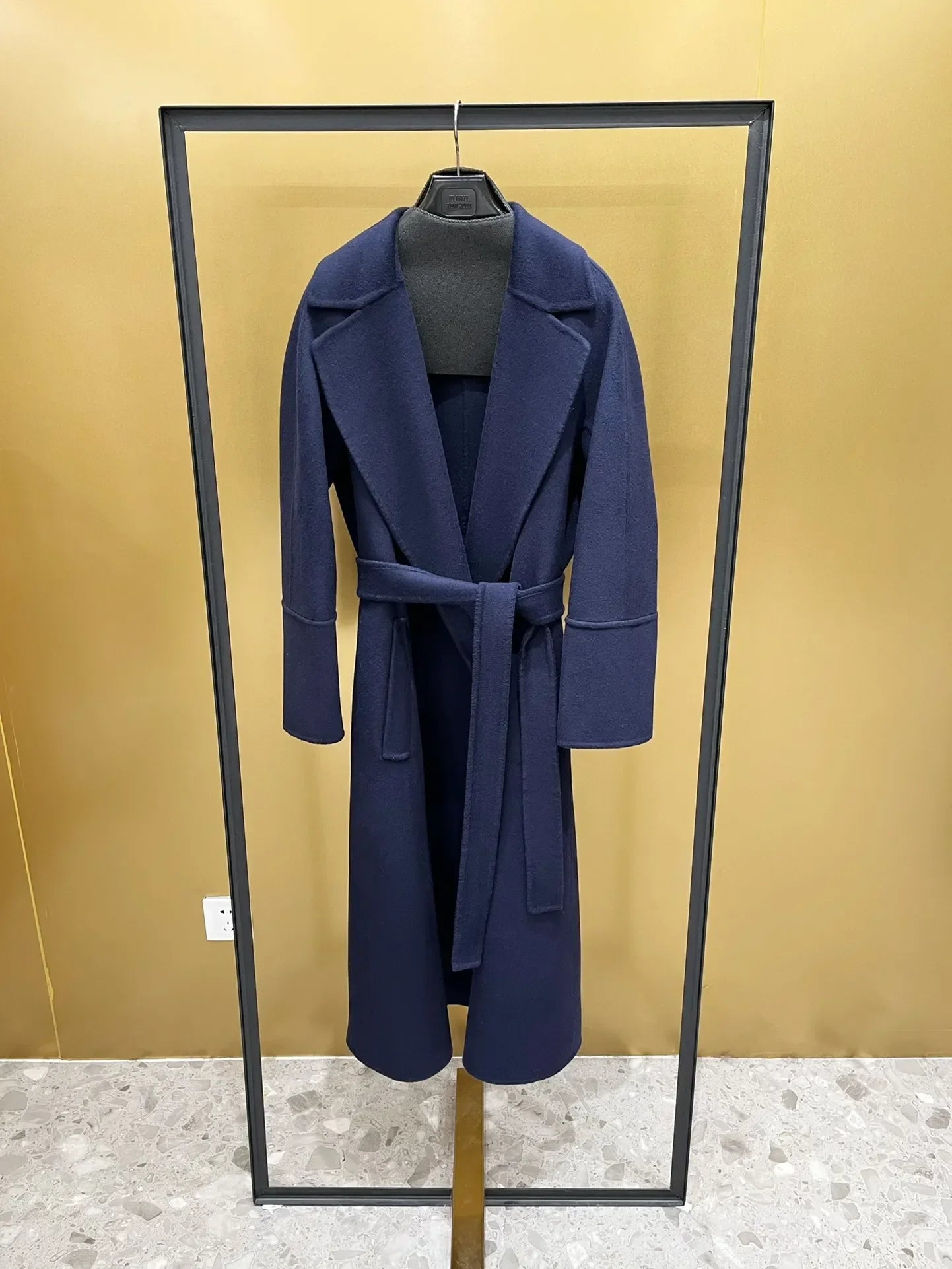 Article comforme à l'image, créez votre style en choisissant votre taille, couleur pour une satifaction parfaite!