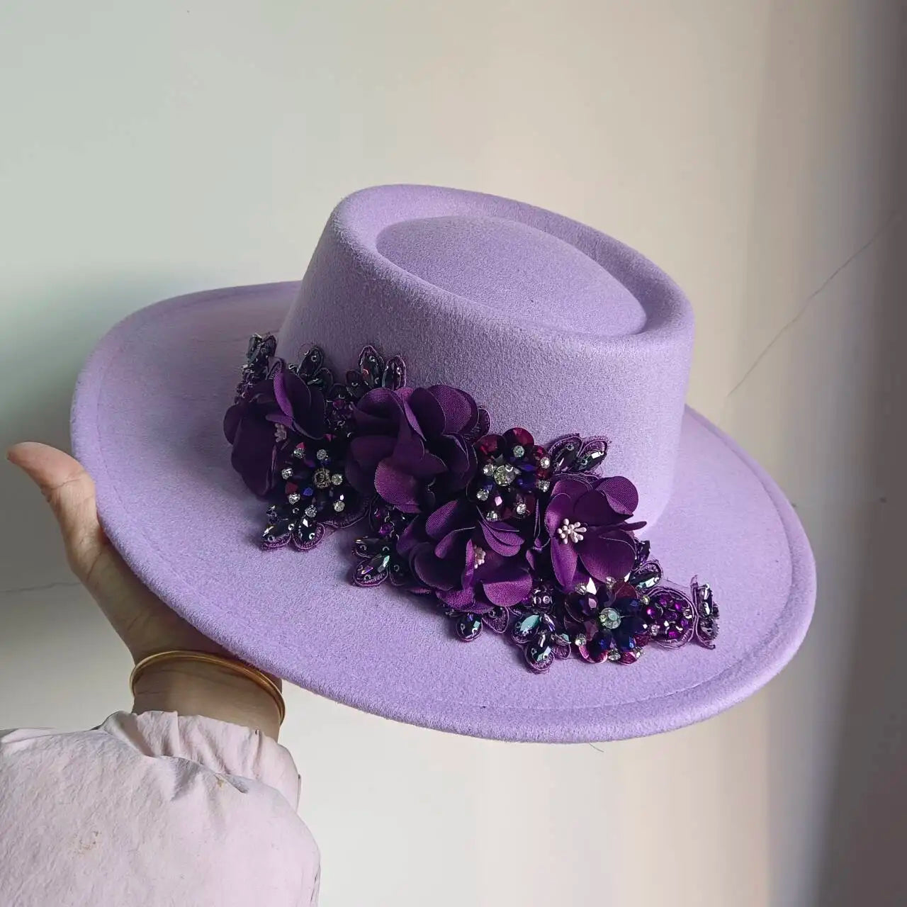 Article comforme à l'image, créez votre style en choisissant votre taille, couleur pour une satifaction parfaite!