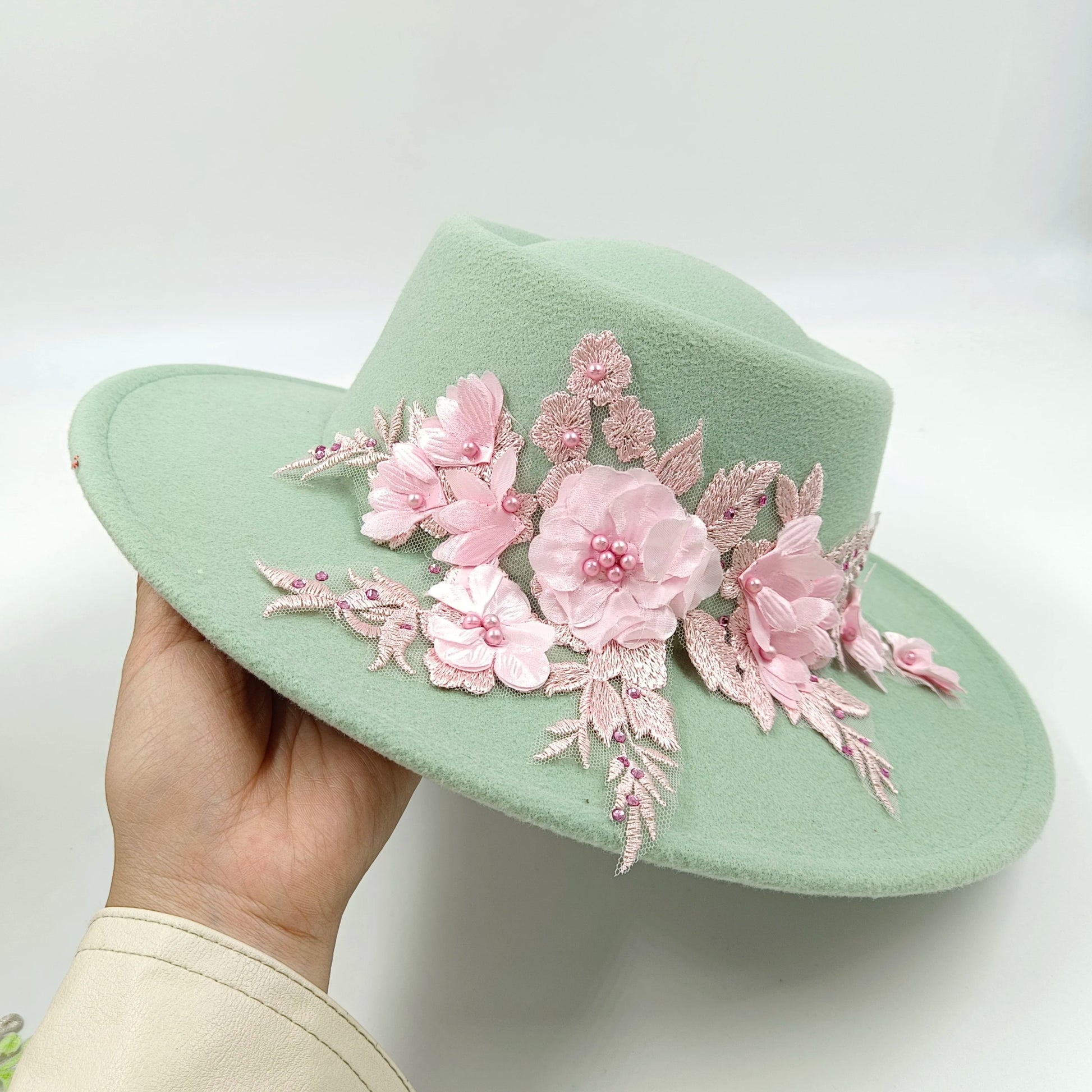 Article comforme à l'image, créez votre style en choisissant votre taille, couleur pour une satifaction parfaite!