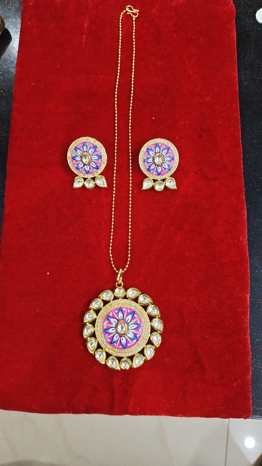 Article comforme à l'image, créez votre style en choisissant votre taille, couleur pour une satifaction parfaite!